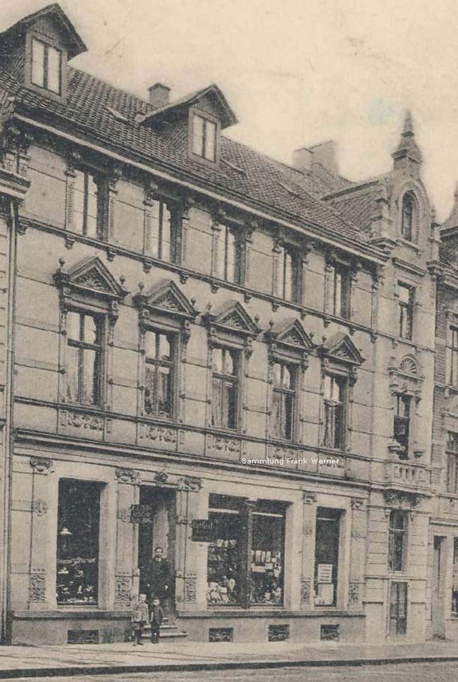 Die Schreibwarenhandlung von Carl Busch an der Kaiserstraße 15 in Vohwinkel auf einer Postkarte von 1899 (Sammlung Frank Werner)
