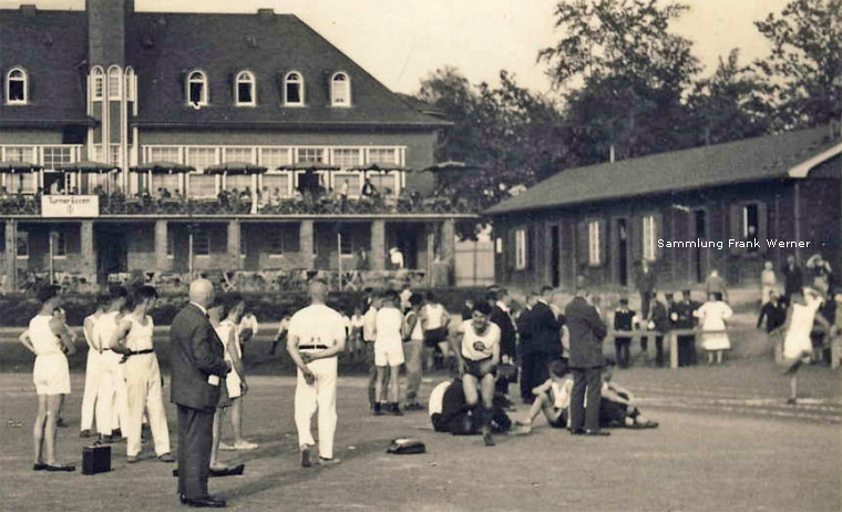 Die Waldkampfbahn am Osterholz auf einer Ansichtskarte von 1930 (Sammlung Frank Werner)