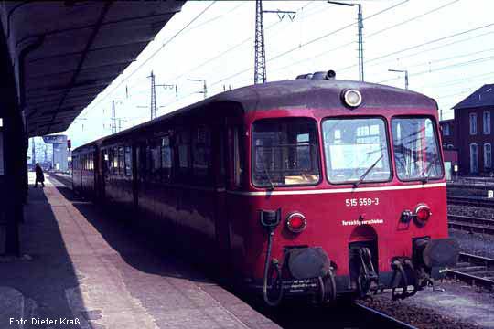 Triebwagen im Bahnhof Vohwinkel (Foto Dieter Kraß)