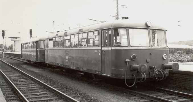 Schienenbus im Bahnhof Vohwinkel (Foto Dieter Kraß)